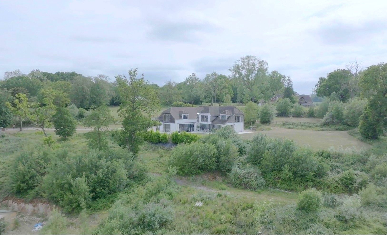 6 bedroom detached house For Sale in Otford Hills - Photograph 1