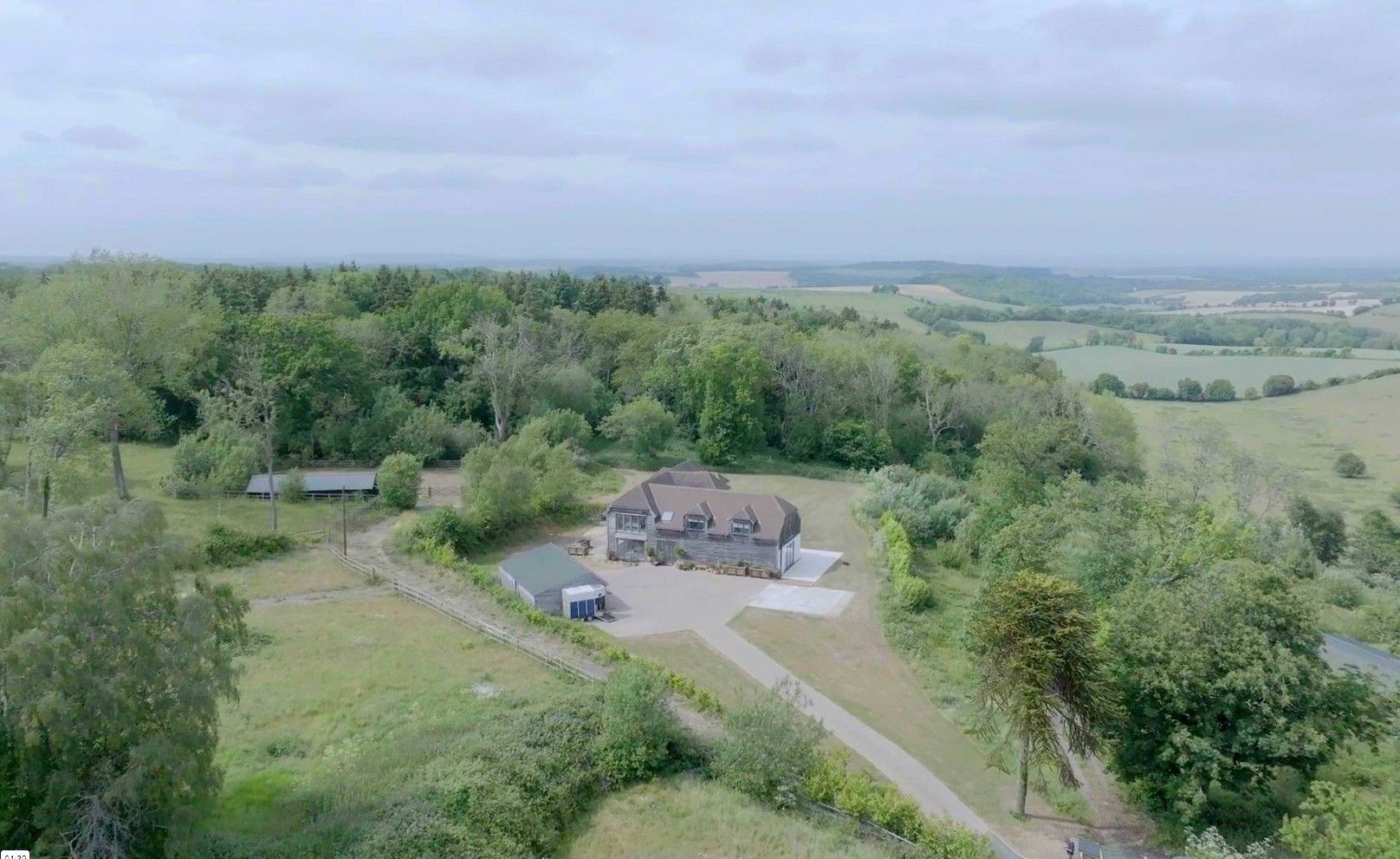 6 bedroom detached house For Sale in Otford Hills - Photograph 2