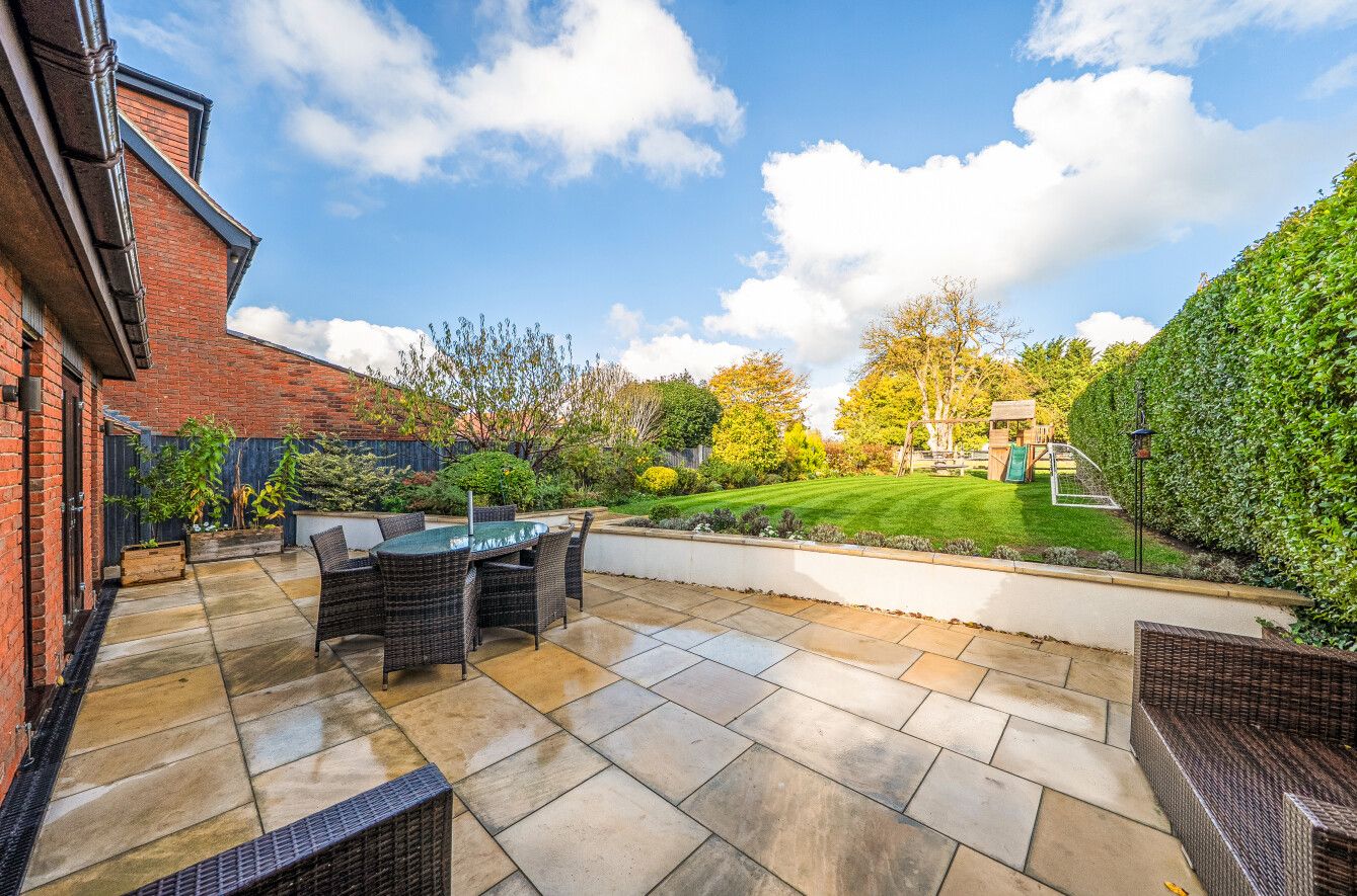 4 bedroom detached house For Sale in Otford - Photograph 6