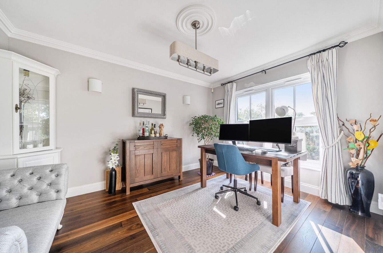 4 bedroom detached house For Sale in Otford - Photograph 17