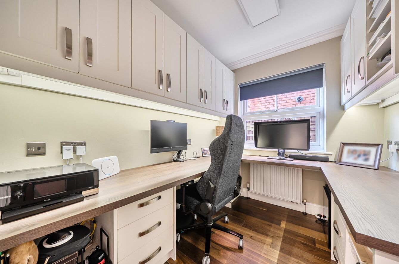 4 bedroom detached house For Sale in Otford - Photograph 16