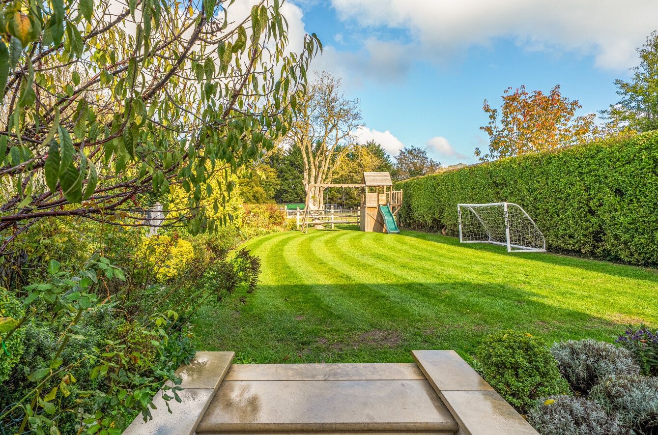 4 bedroom detached house For Sale in Otford - Photograph 5