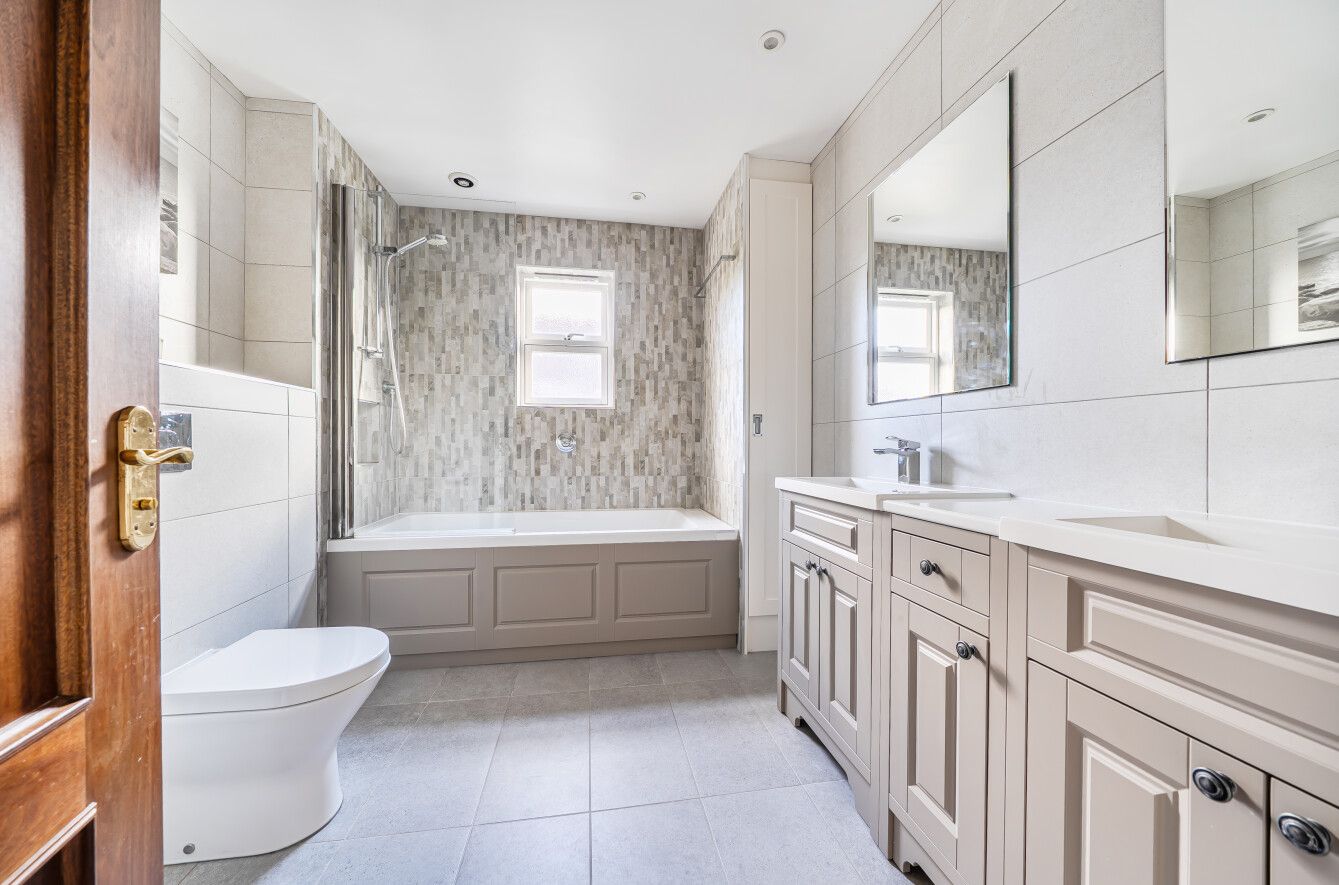 4 bedroom detached house For Sale in Otford - Photograph 1