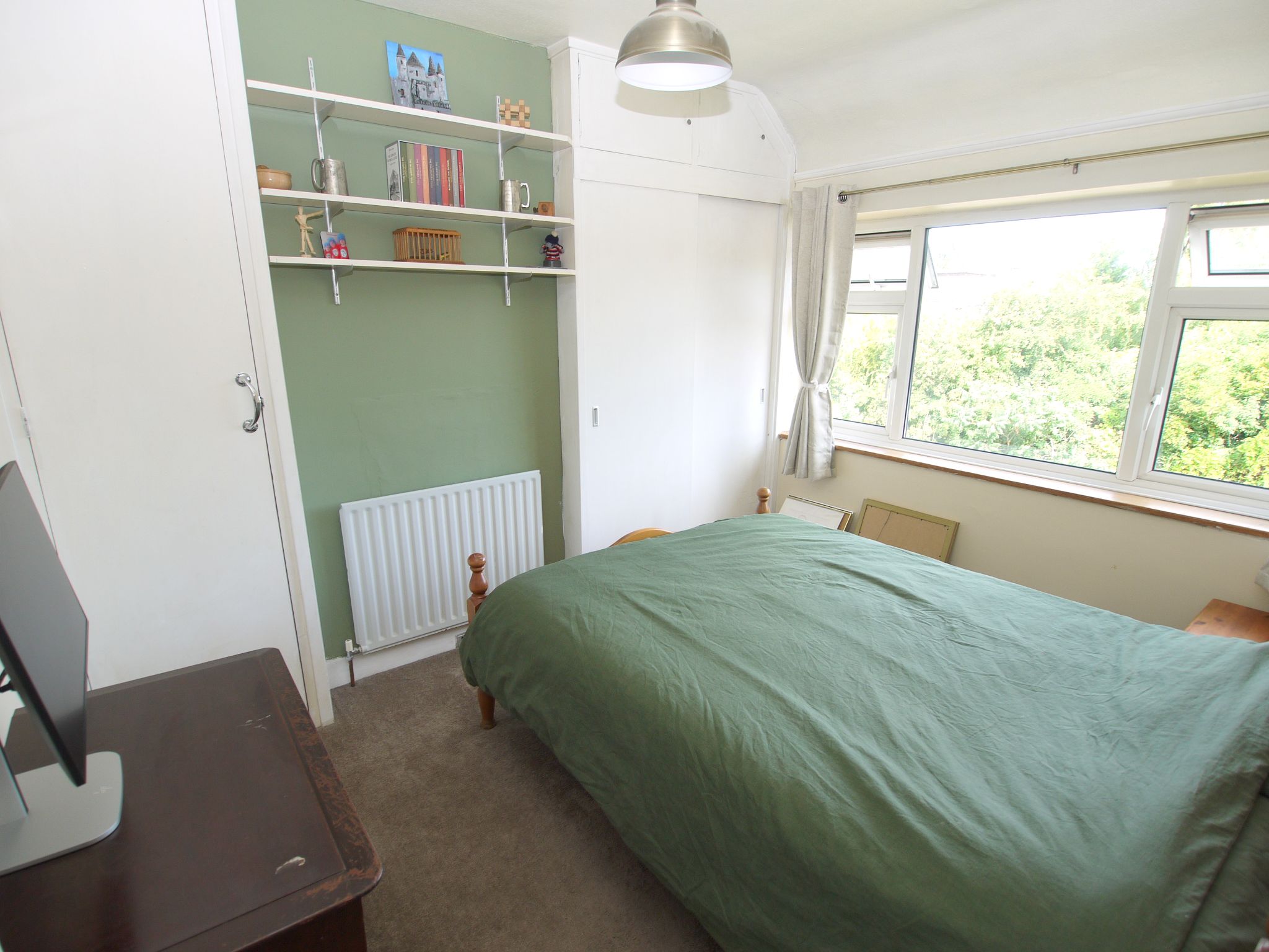 3 bedroom mid terraced house Sold in Sevenoaks - Photograph 2