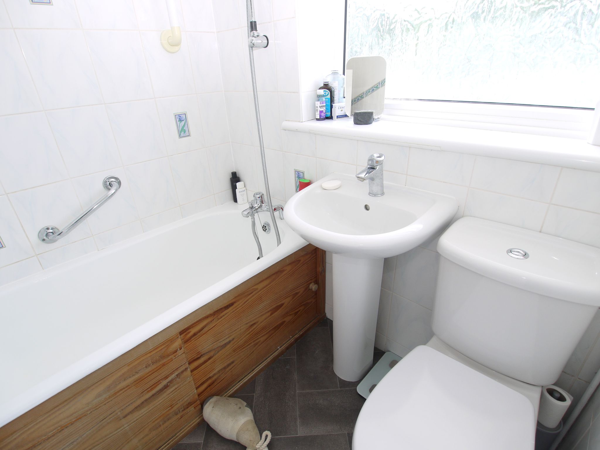 3 bedroom mid terraced house Sold in Sevenoaks - Photograph 5