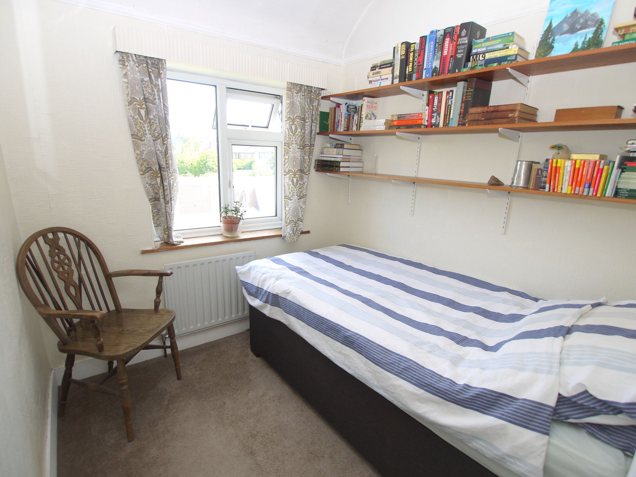 3 bedroom mid terraced house Sold in Sevenoaks - Photograph 3