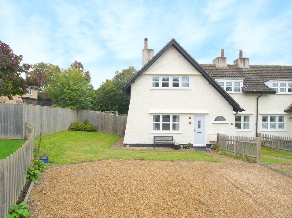 2 bedroom end terraced house Sold in Tonbridge - Photograph 2