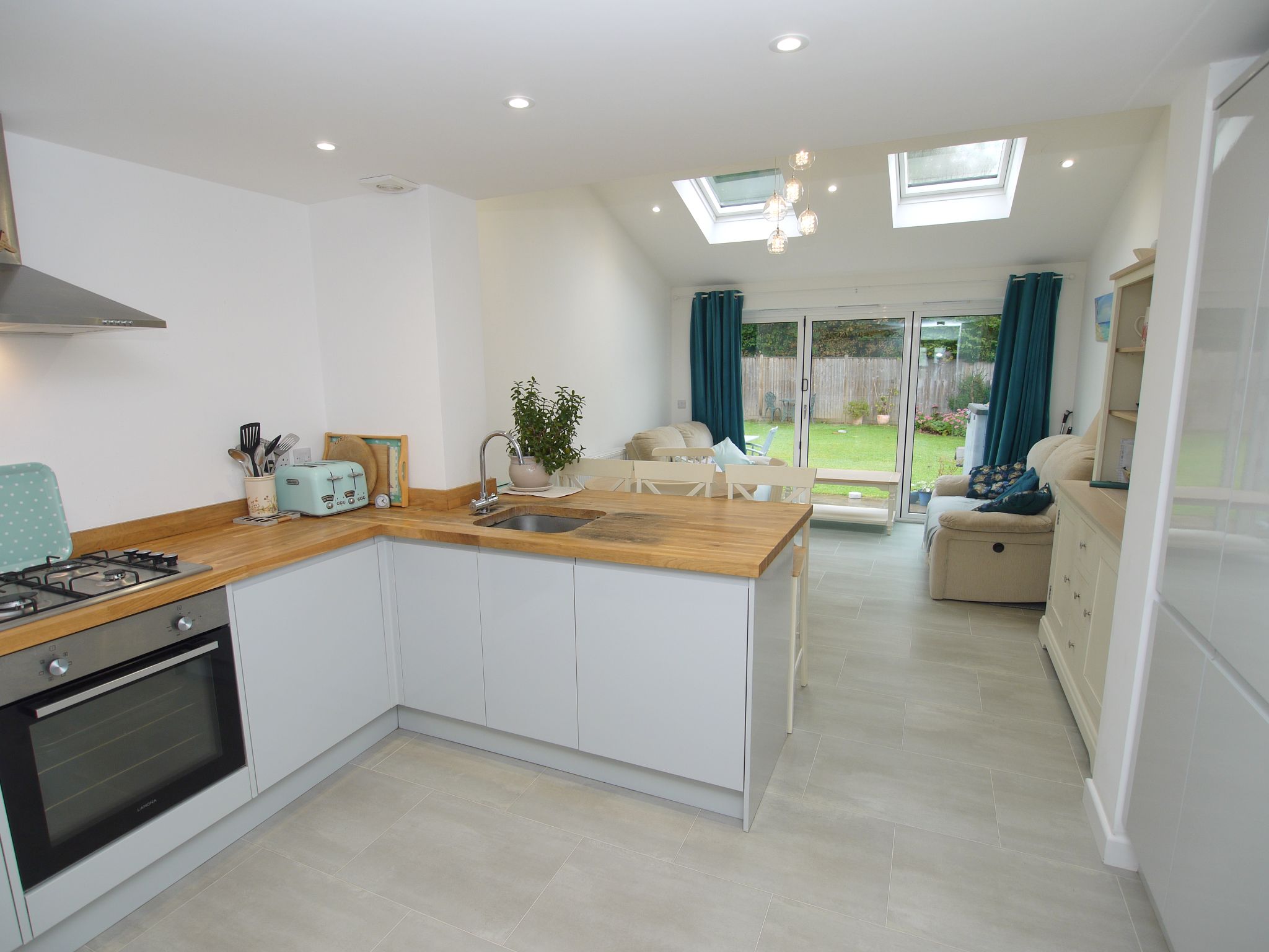 2 bedroom end terraced house Sold in Tonbridge - Photograph 7