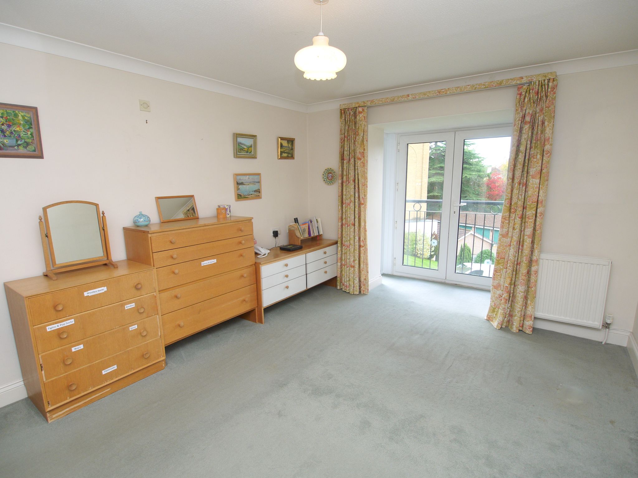 2 bedroom apartment For Sale in Sevenoaks - Photograph 5