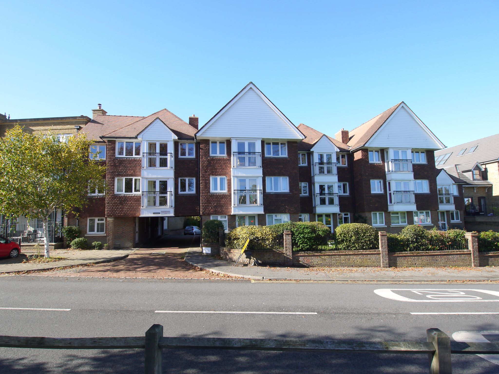 2 bedroom apartment For Sale in Sevenoaks - Photograph 3