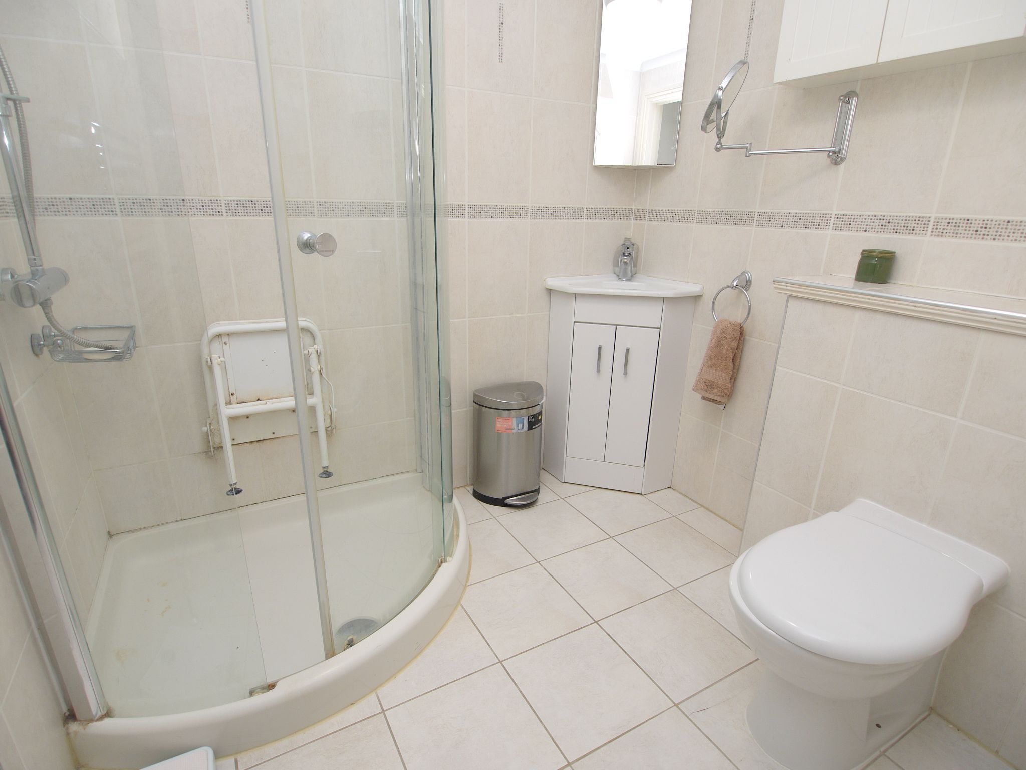 2 bedroom apartment For Sale in Sevenoaks - Photograph 4