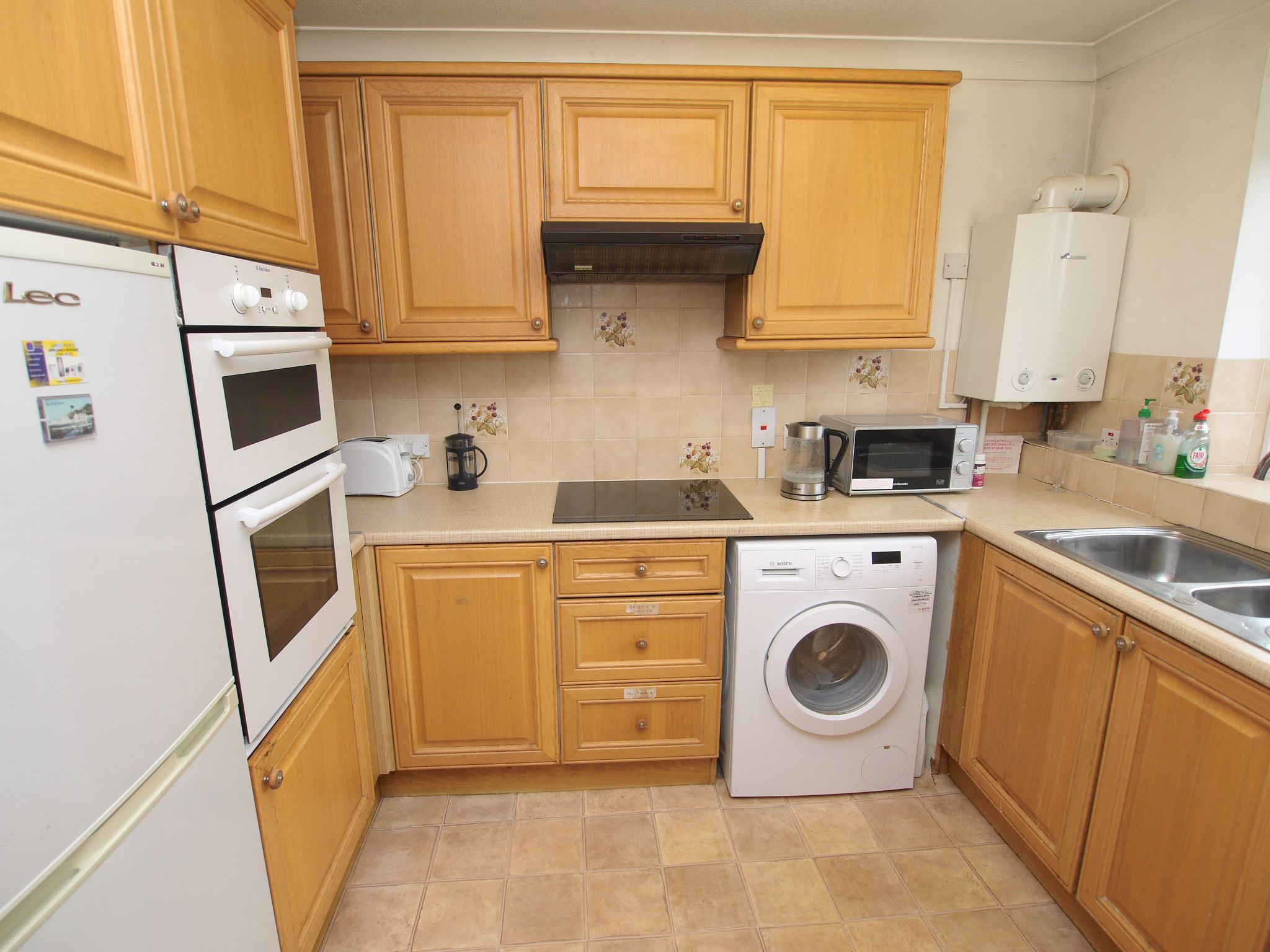 2 bedroom apartment For Sale in Sevenoaks - Photograph 8