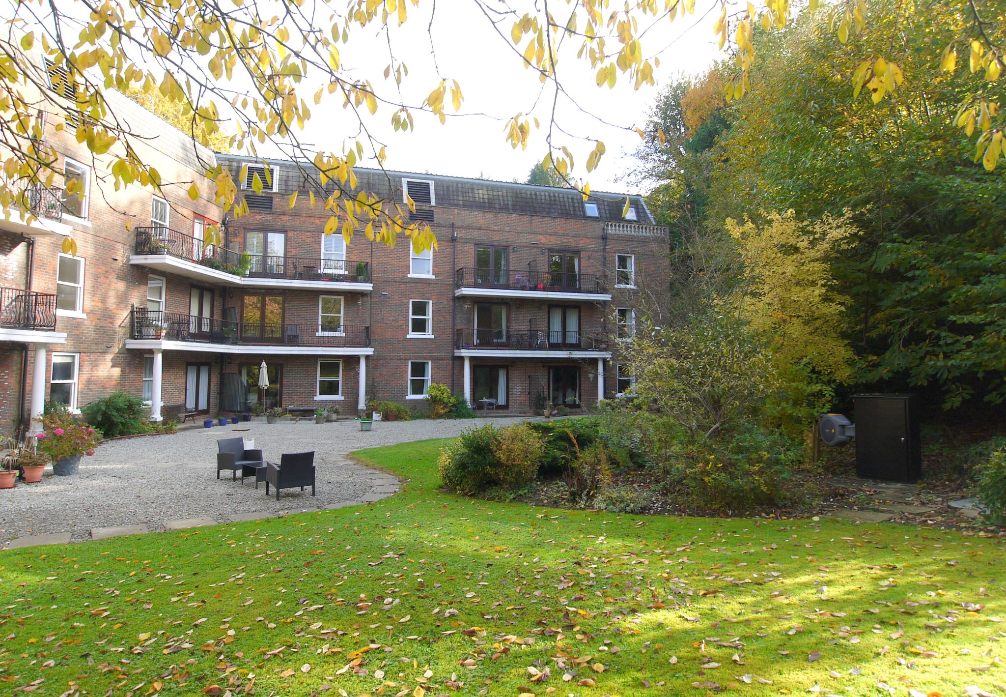 2 bedroom flat For Sale in Sevenoaks - Photograph 1