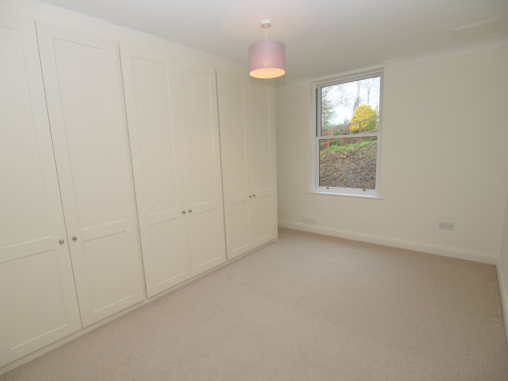 2 bedroom flat For Sale in Sevenoaks - Photograph 3