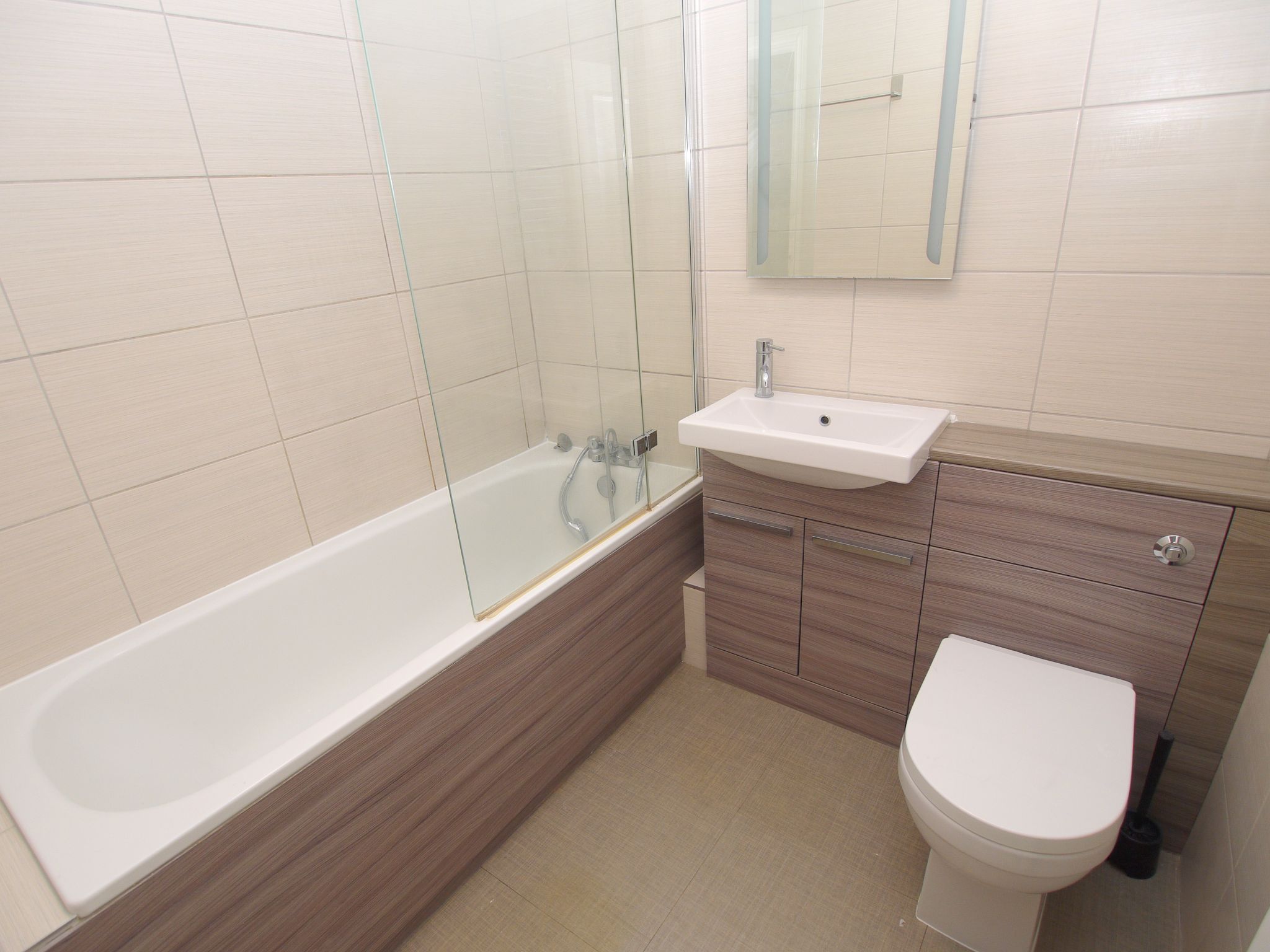 2 bedroom flat For Sale in Sevenoaks - Photograph 6