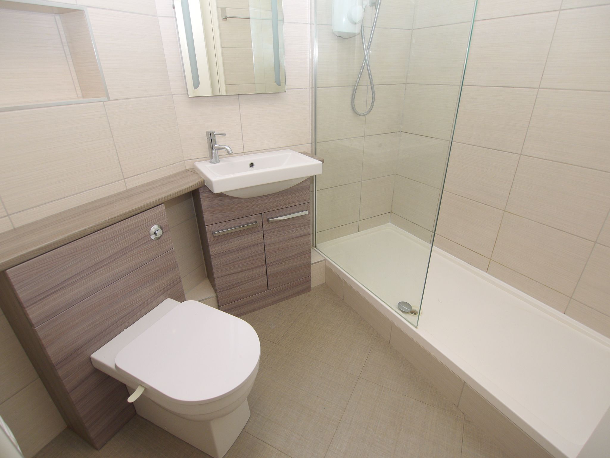 2 bedroom flat For Sale in Sevenoaks - Photograph 4