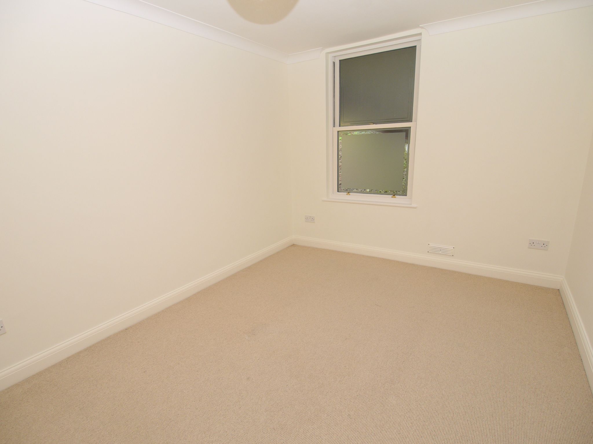 2 bedroom flat For Sale in Sevenoaks - Photograph 5