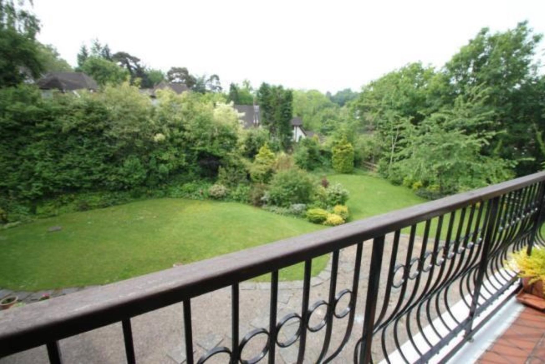 2 bedroom flat For Sale in Sevenoaks - Photograph 10