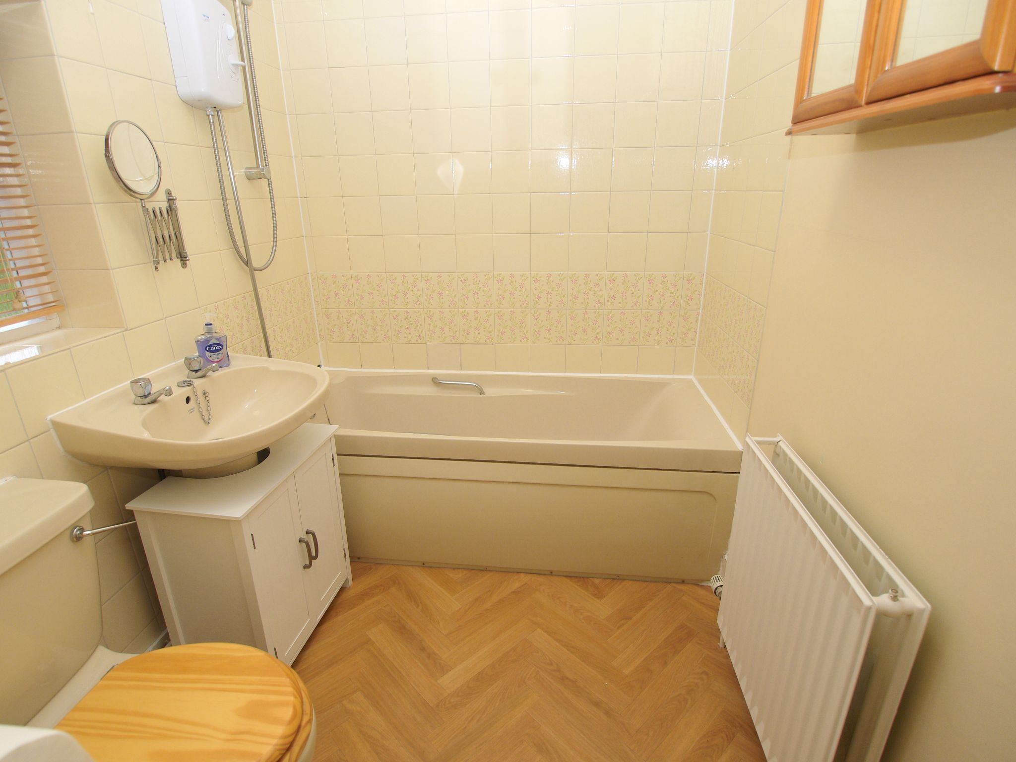 4 bedroom semi-detached house Reserved in Sevenoaks - Photograph 9