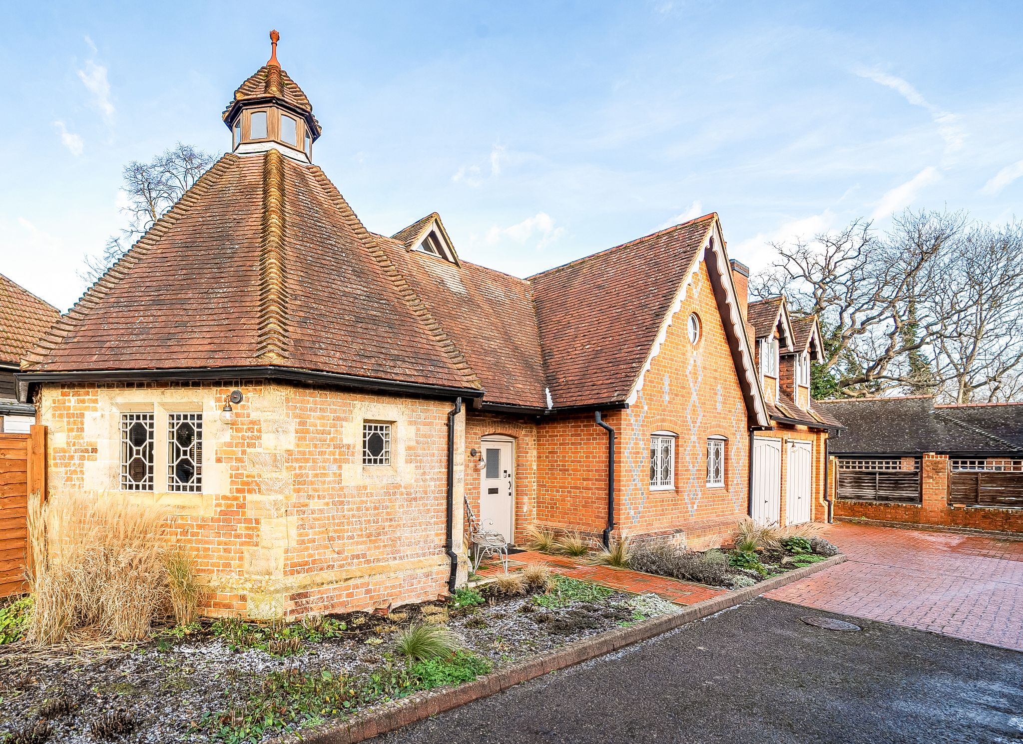 4 bedroom detached house For Sale in Leigh - Photograph 1