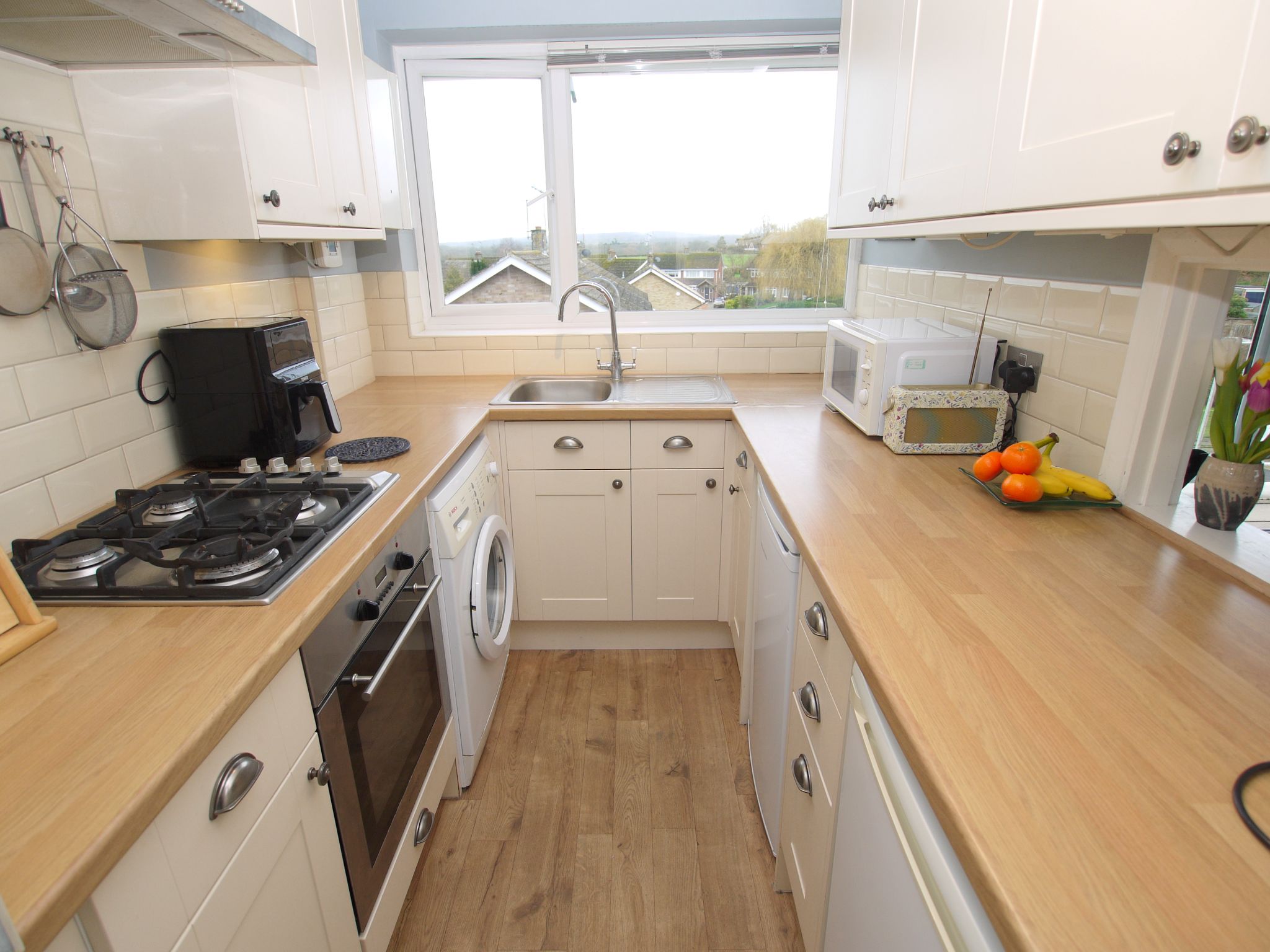 2 bedroom apartment SSTC in Sevenoaks - Photograph 6