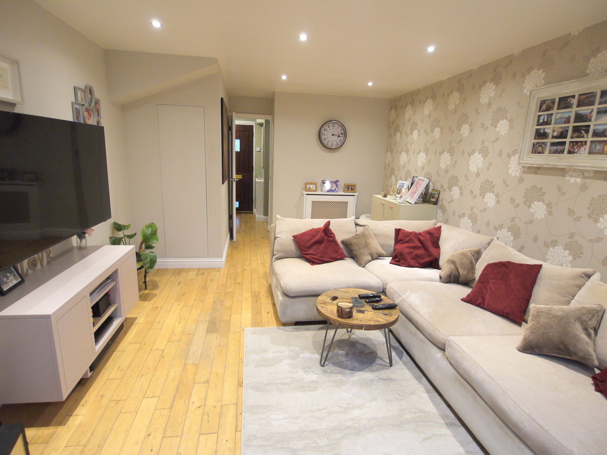 2 bedroom mid terraced house SSTC in Sevenoaks - Photograph 5