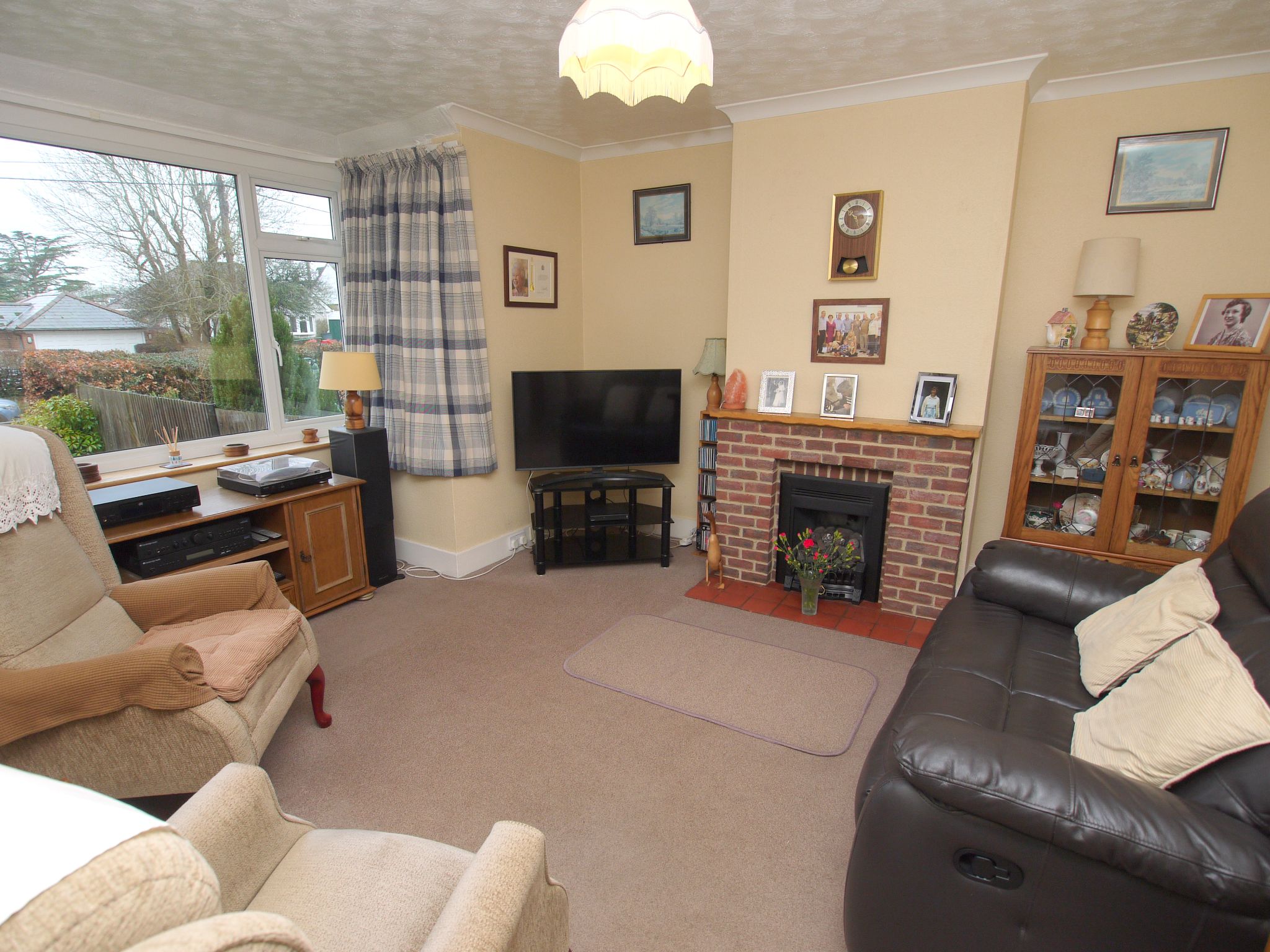 3 bedroom semi-detached house SSTC in Sevenoaks - Photograph 2