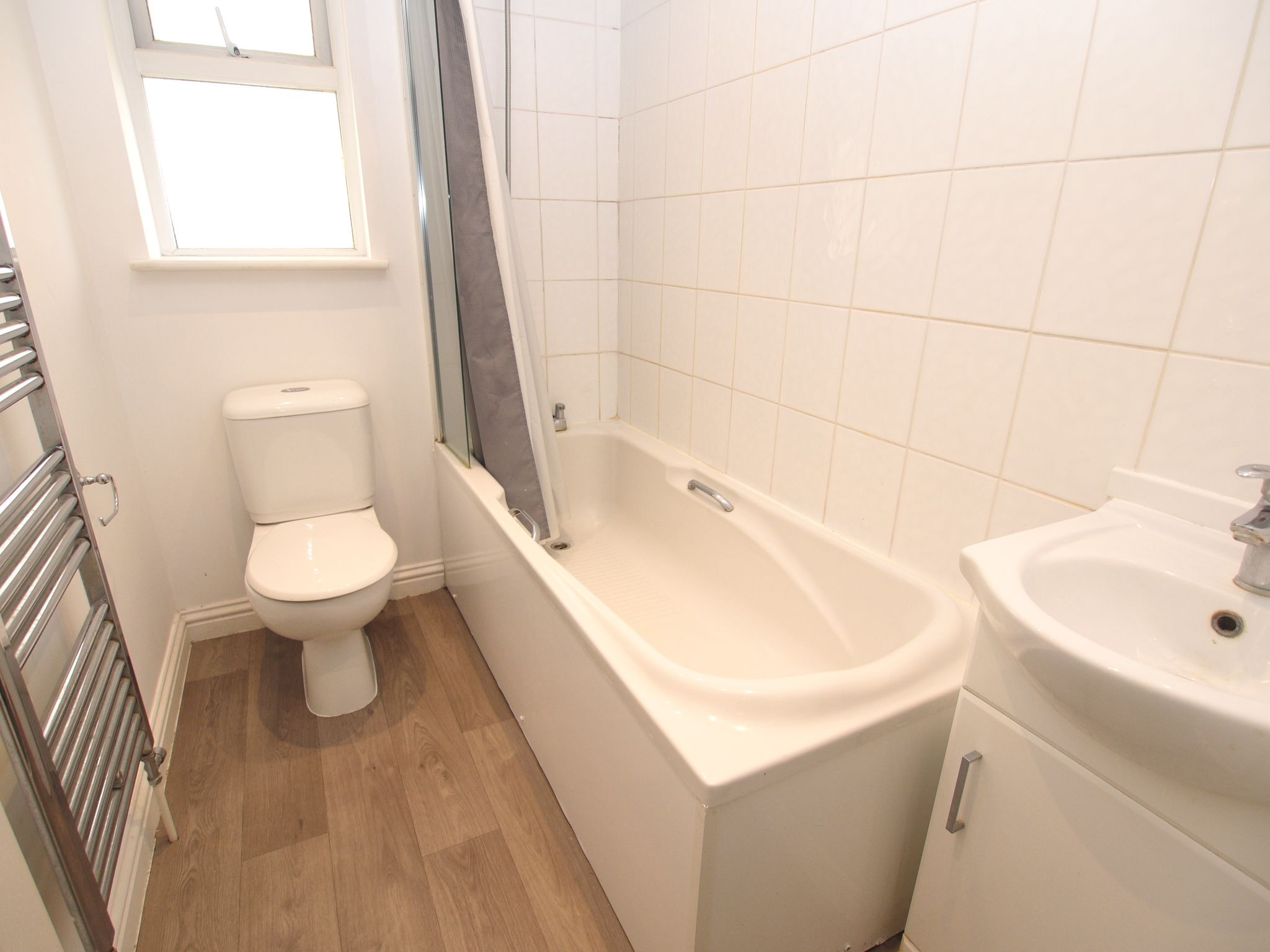 2 bedroom apartment For Sale in Sevenoaks - Photograph 6