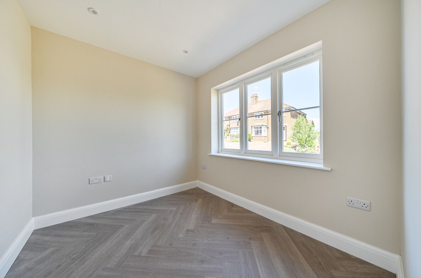4 bedroom detached house For Sale in Sevenoaks - Photograph 8