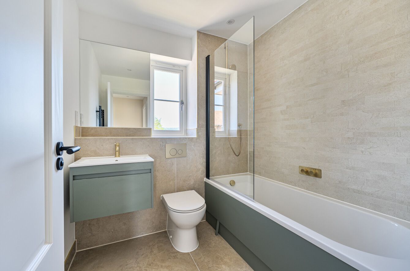 4 bedroom detached house For Sale in Sevenoaks - Photograph 15