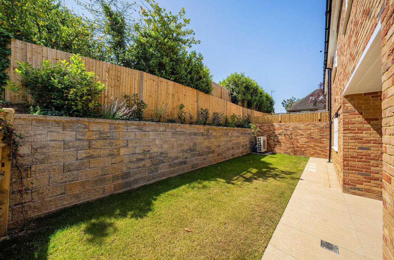 4 bedroom detached house For Sale in Sevenoaks - Photograph 16