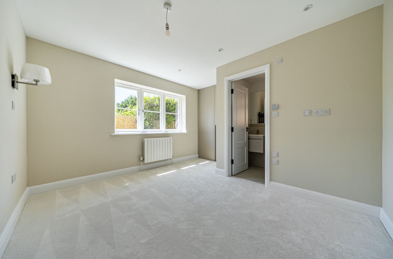 4 bedroom detached house For Sale in Sevenoaks - Photograph 11