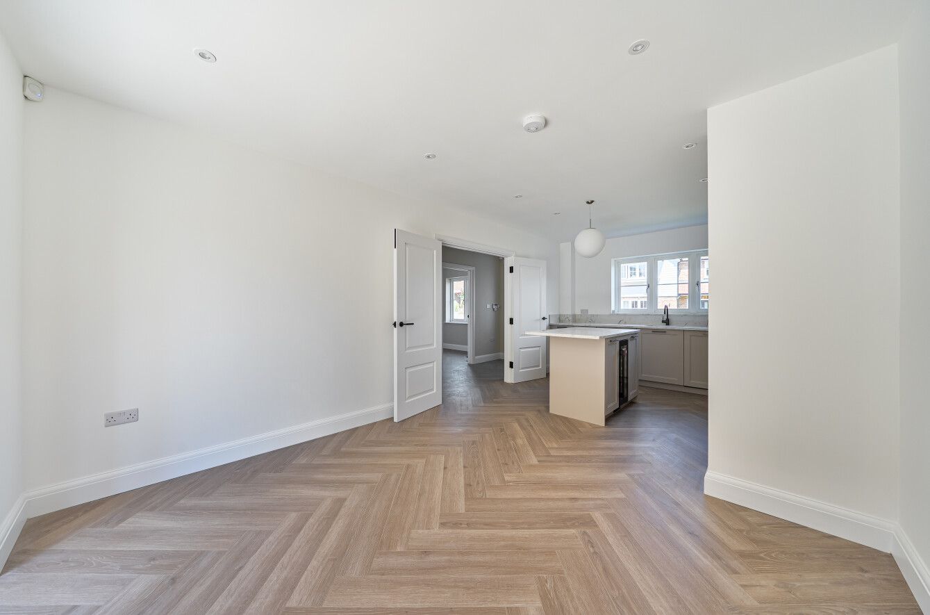 4 bedroom detached house For Sale in Sevenoaks - Photograph 7