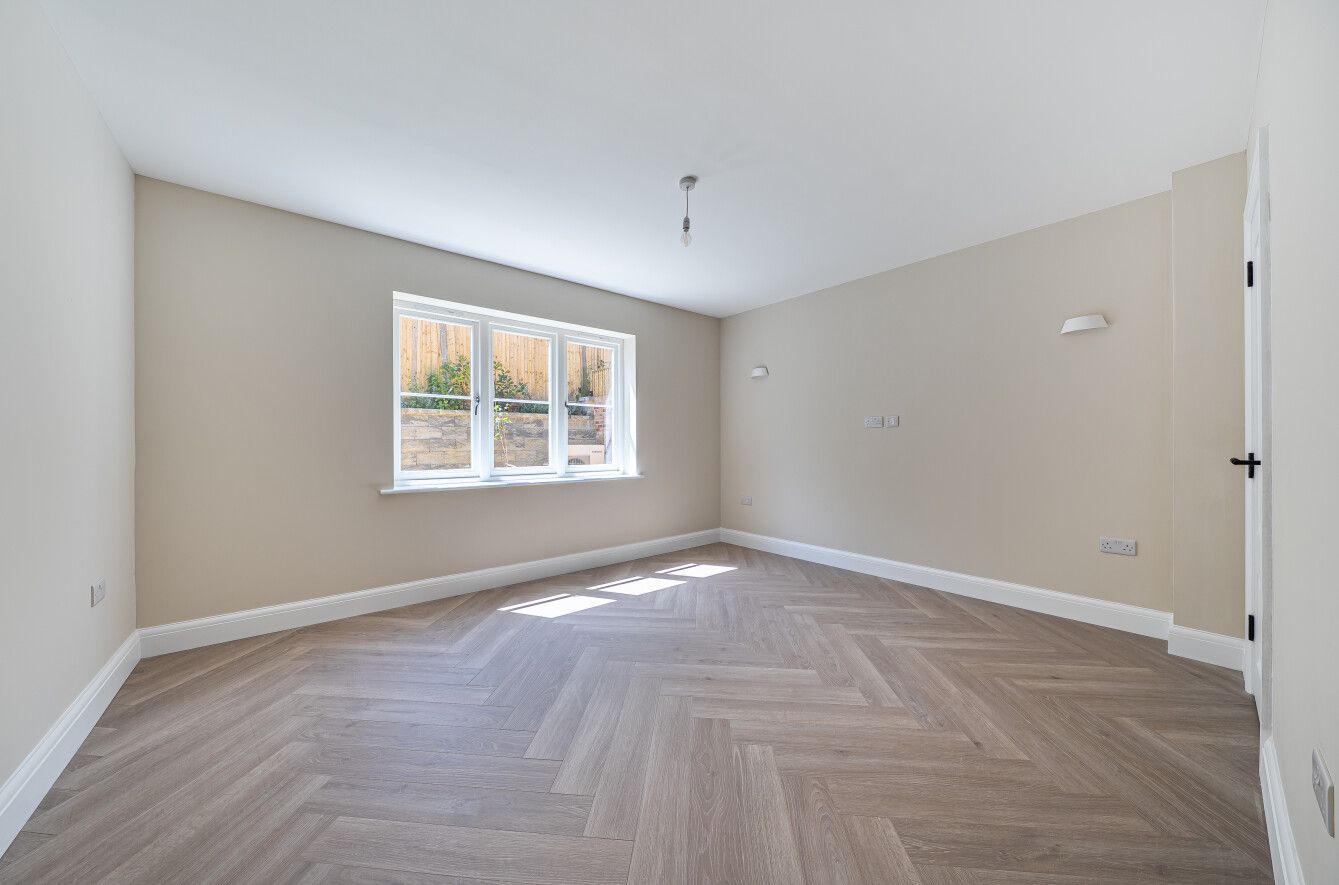 4 bedroom detached house For Sale in Sevenoaks - Photograph 3