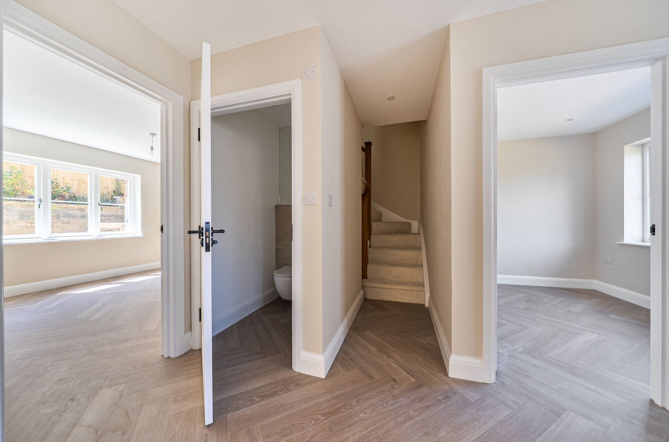 4 bedroom detached house For Sale in Sevenoaks - Photograph 4