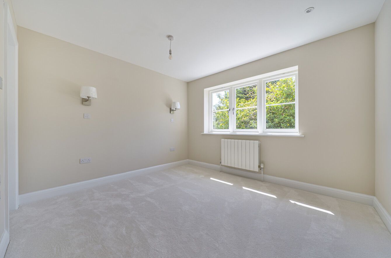 4 bedroom detached house For Sale in Sevenoaks - Photograph 9