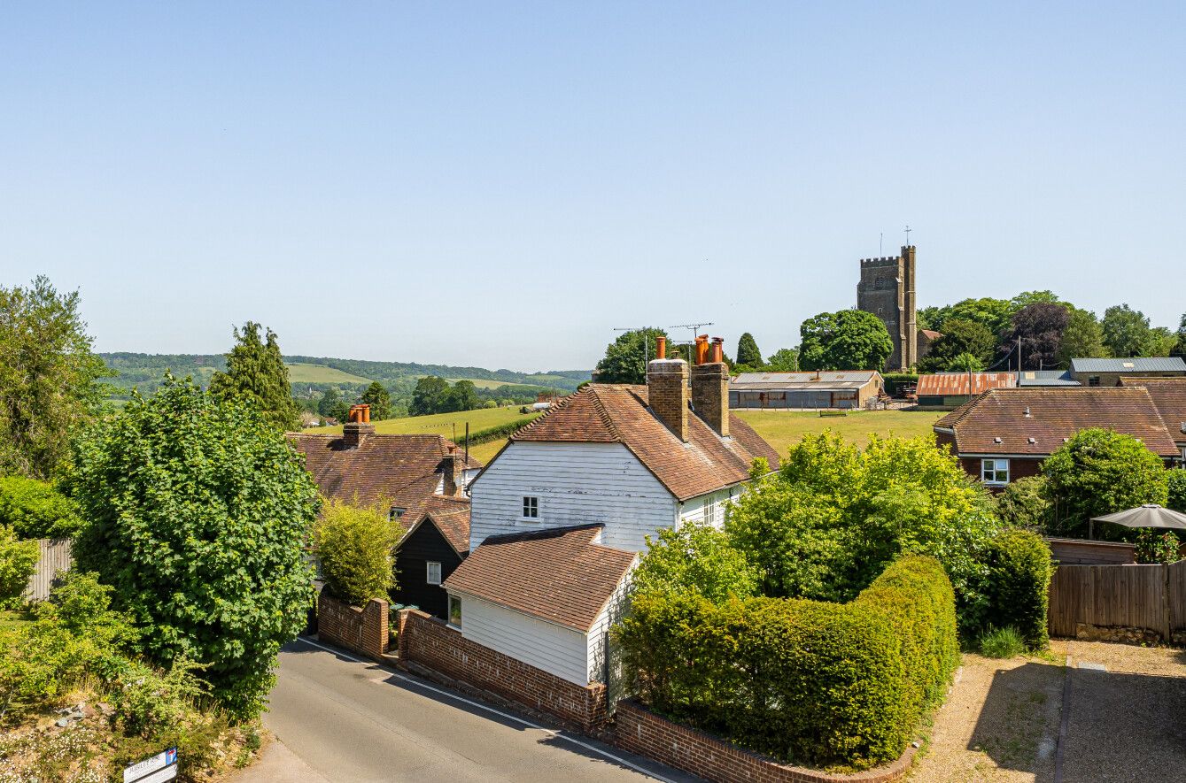 4 bedroom detached house For Sale in Sevenoaks - Photograph 18