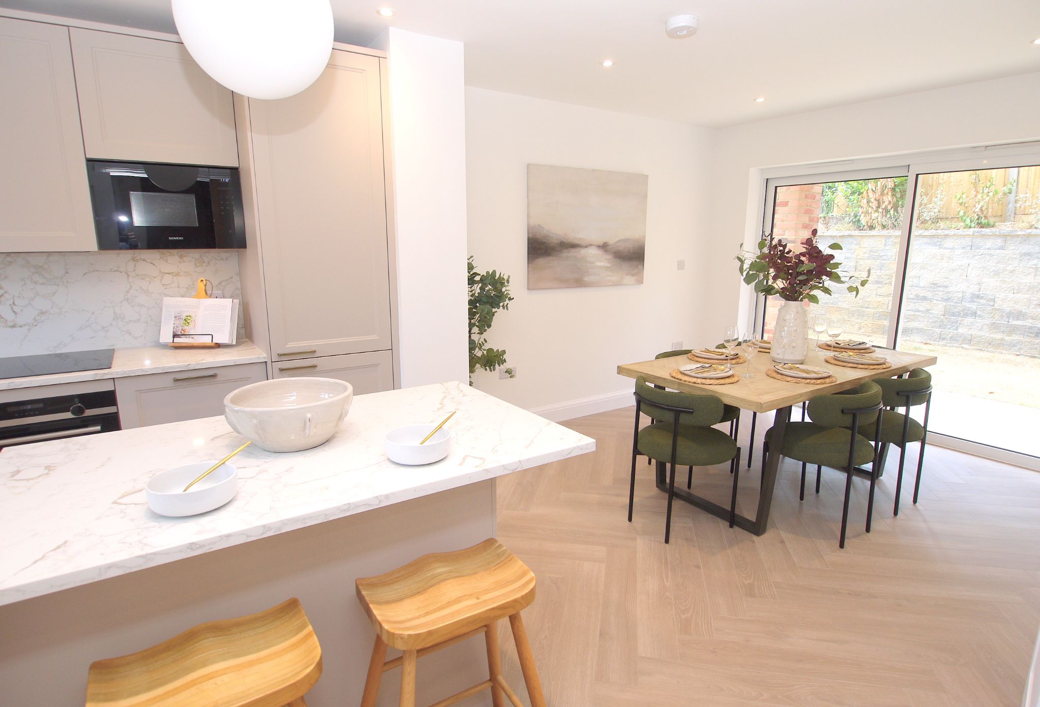 4 bedroom detached house For Sale in Sevenoaks - Photograph 1