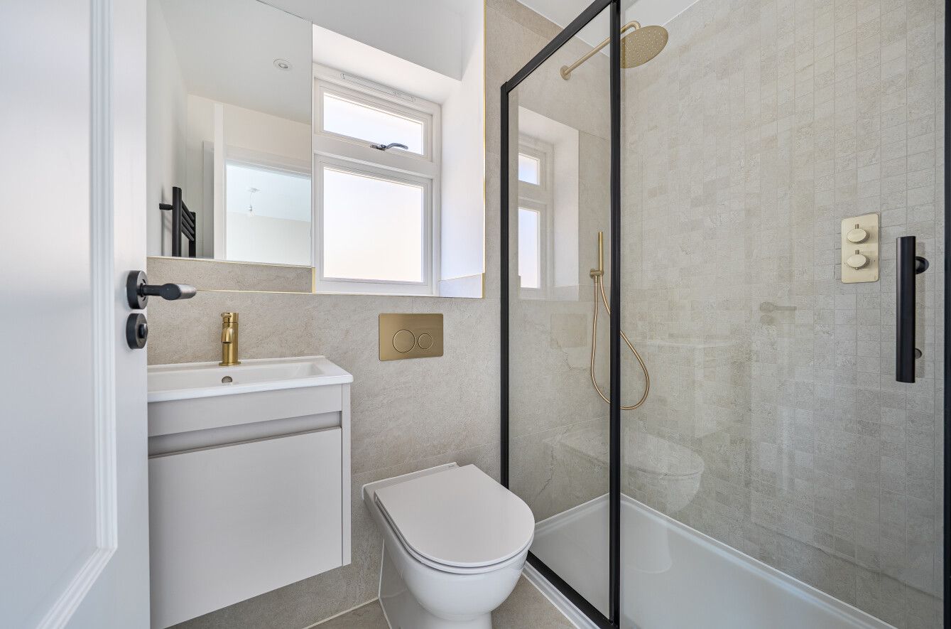 4 bedroom detached house For Sale in Sevenoaks - Photograph 10