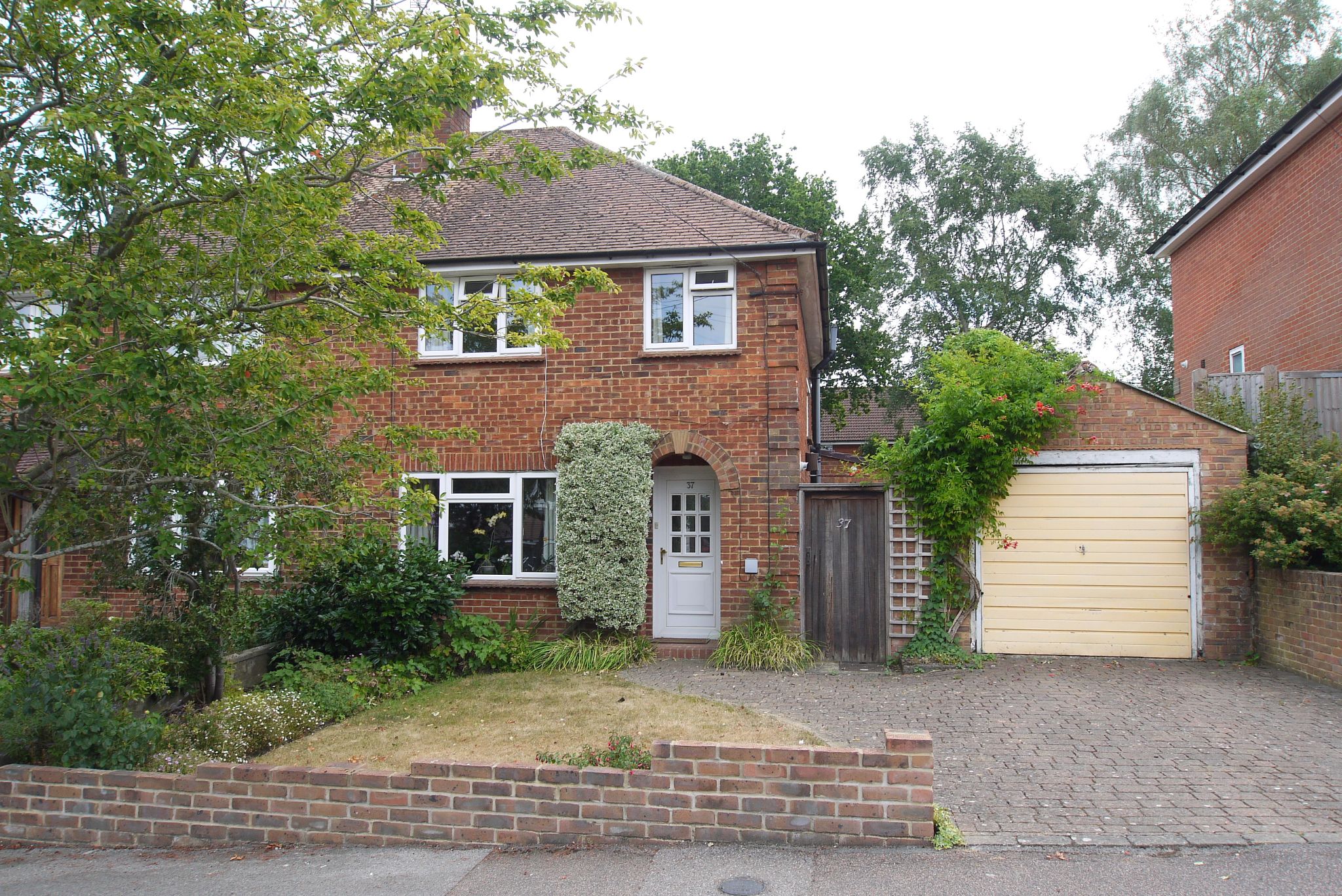 3 bedroom semi-detached house For Sale in Sevenoaks - Property photograph