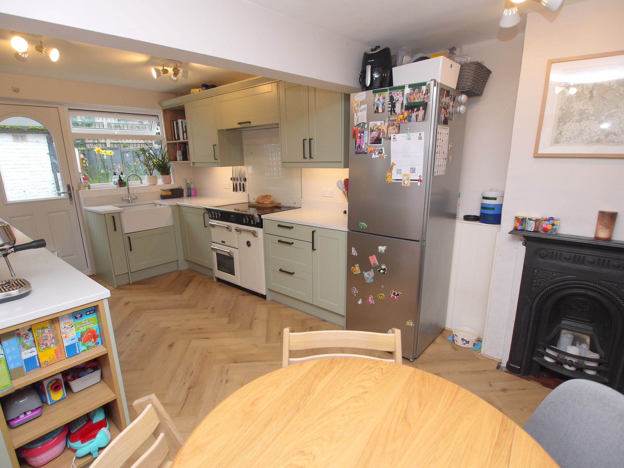 2 bedroom semi-detached house Sold in Sevenoaks - Photograph 2