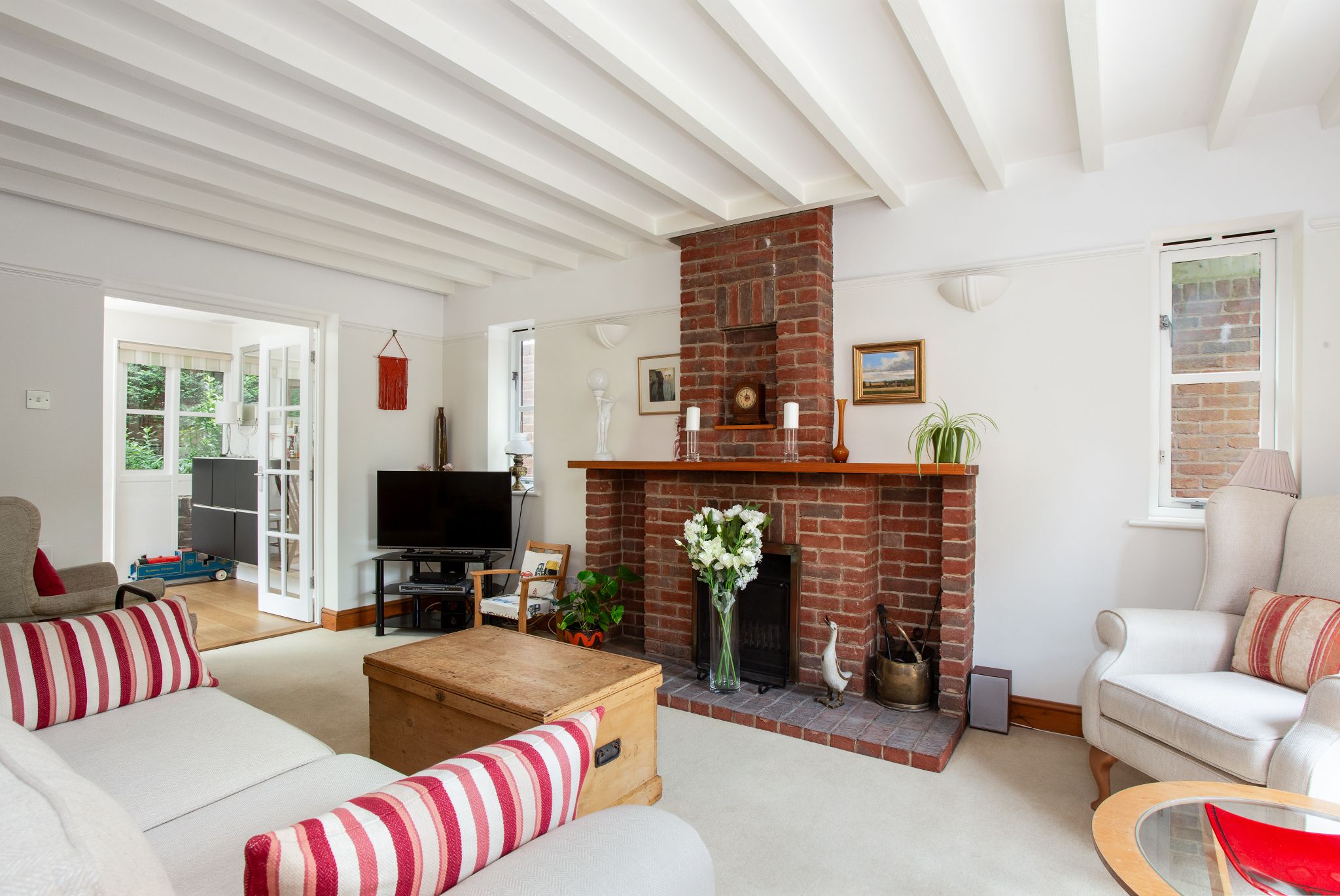 4 bedroom detached house For Sale in Sevenoaks - Photograph 5