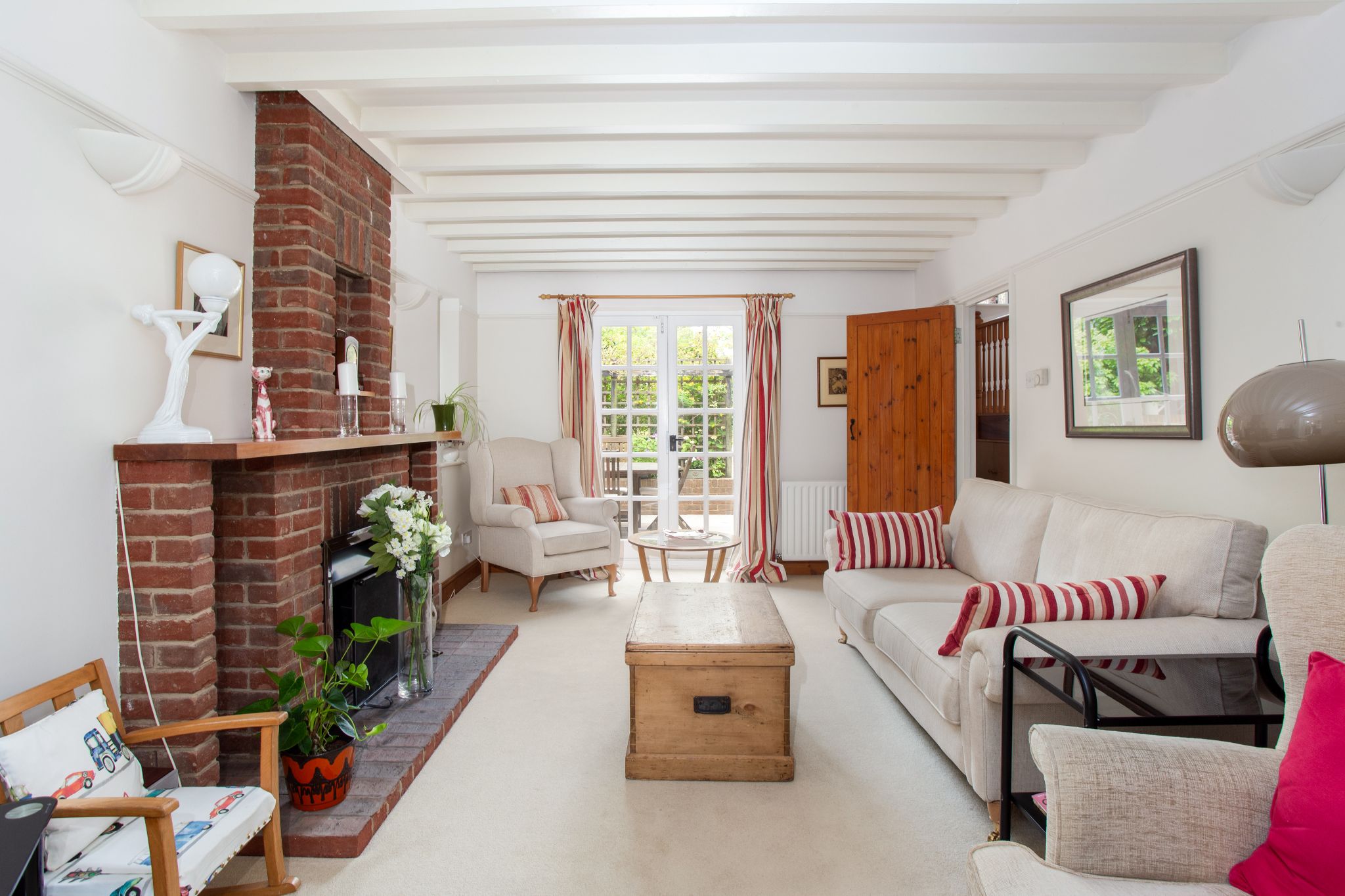 4 bedroom detached house For Sale in Sevenoaks - Photograph 3