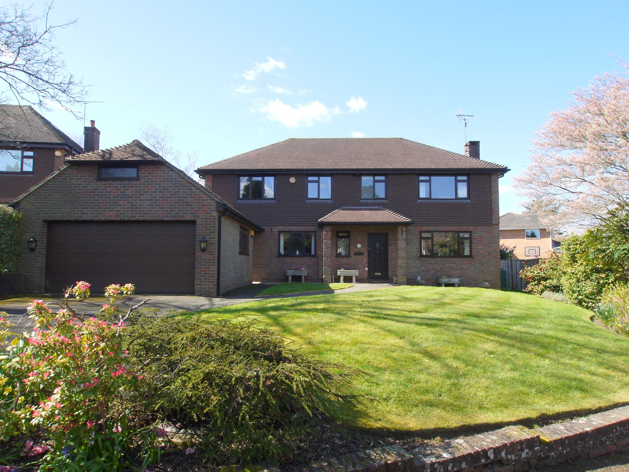 5 bedroom detached house For Sale in Sevenoaks - Photograph 1