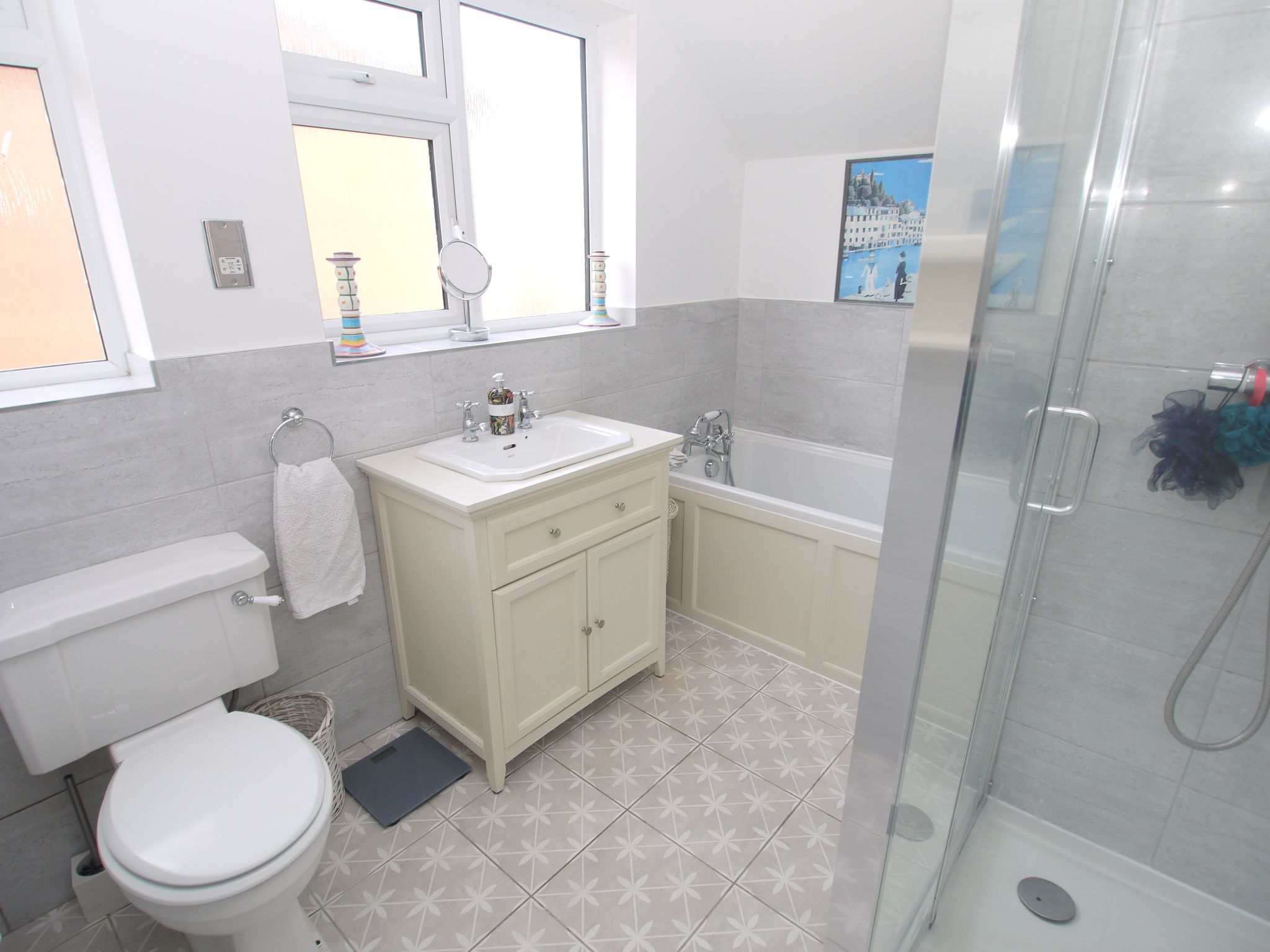4 bedroom detached house For Sale in Sevenoaks - Photograph 6
