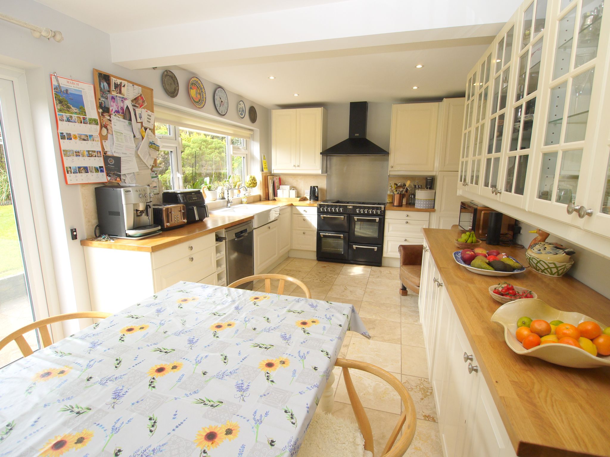 4 bedroom detached house For Sale in Sevenoaks - Photograph 3