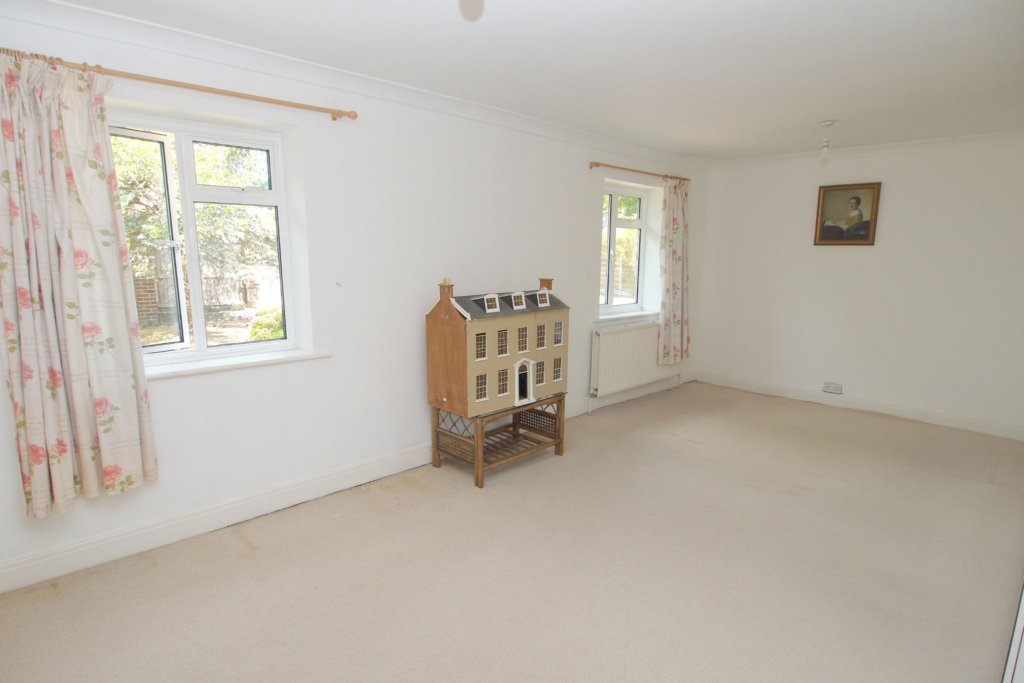 3 bedroom detached bungalow For Sale in Sevenoaks - Photograph 5