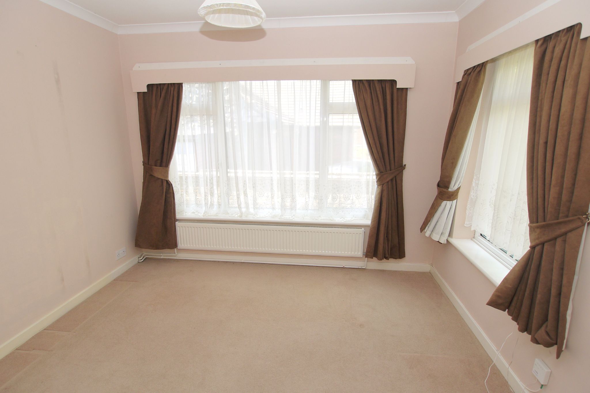 3 bedroom detached bungalow For Sale in Sevenoaks - Photograph 9