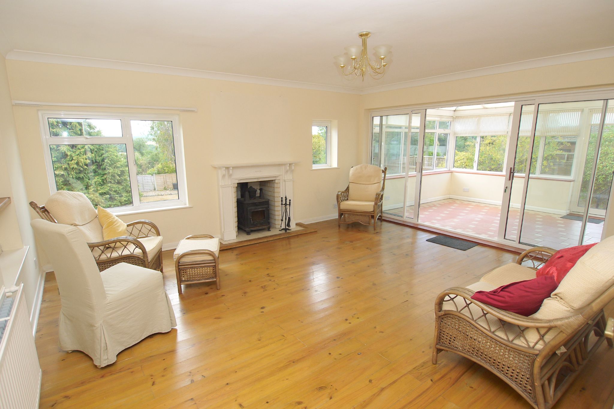 3 bedroom detached bungalow For Sale in Sevenoaks - Property photograph