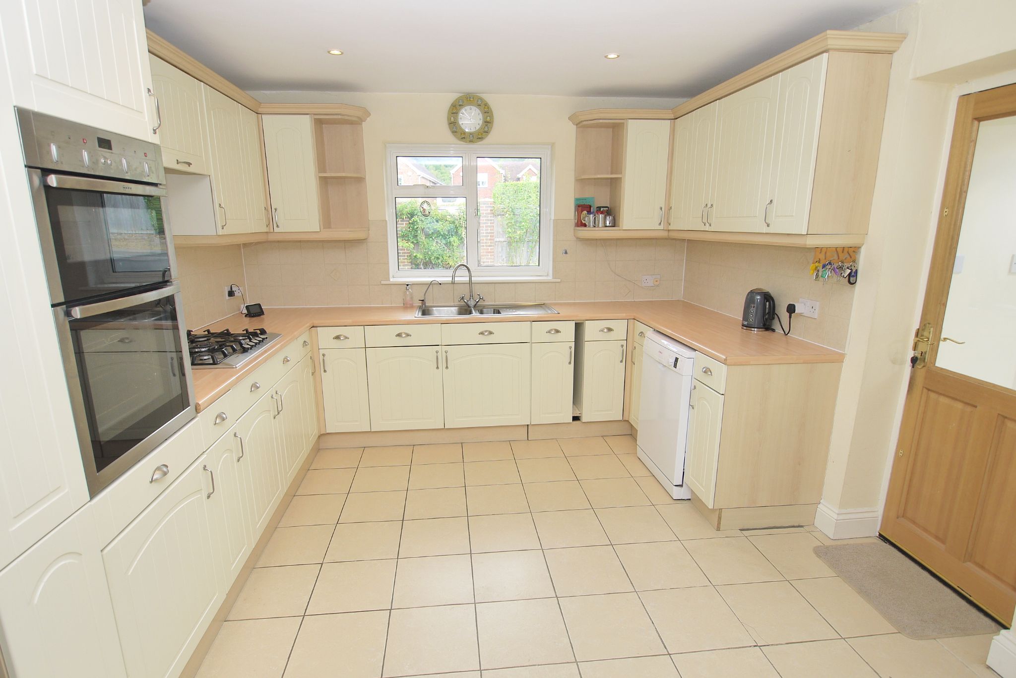 3 bedroom detached bungalow For Sale in Sevenoaks - Property photograph
